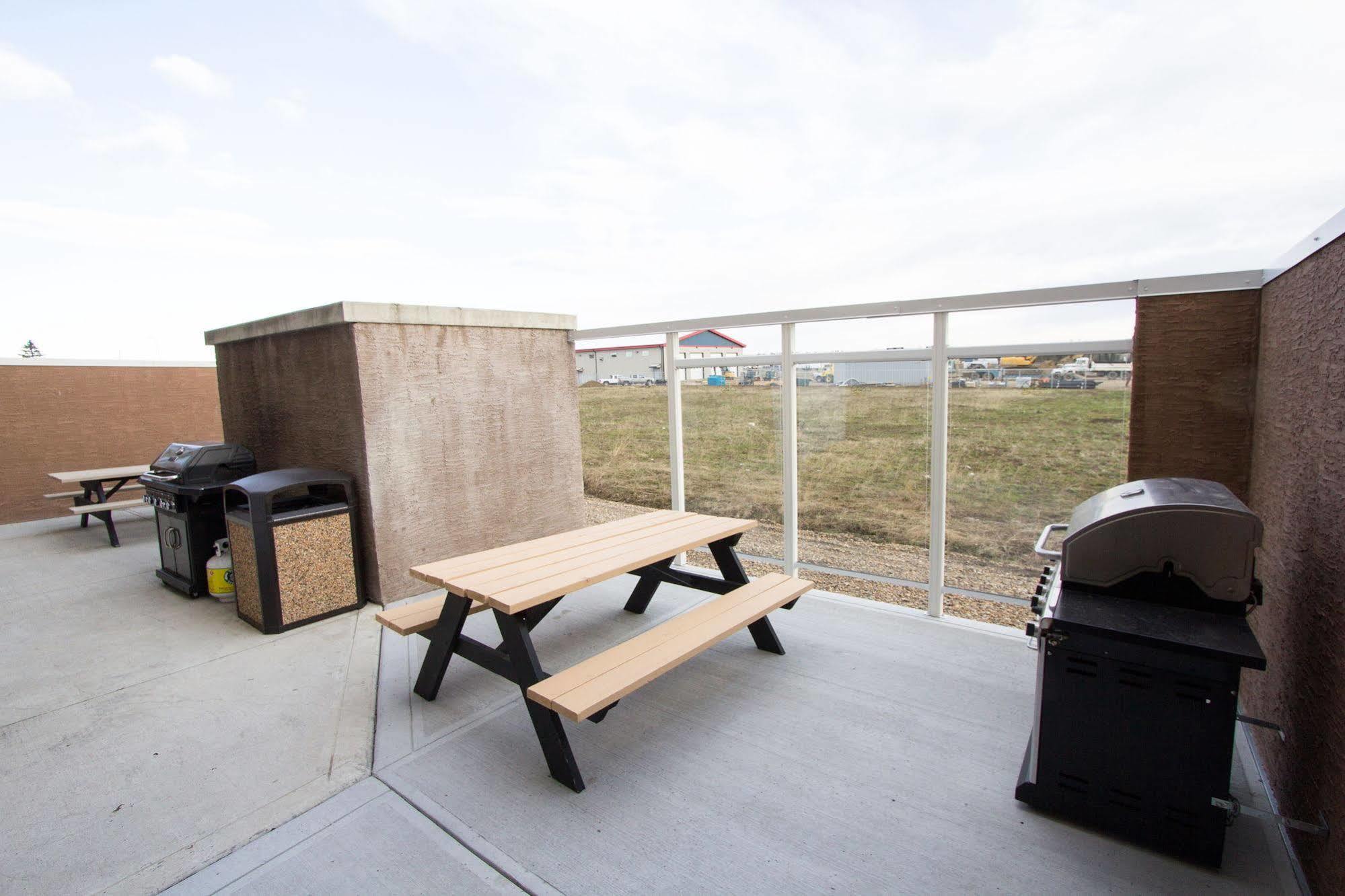 Service Plus Inns & Suites Drayton Valley Buitenkant foto