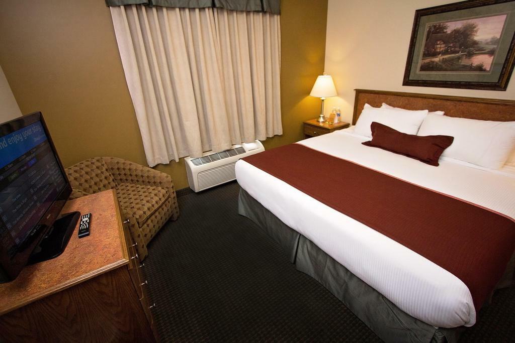 Service Plus Inns & Suites Drayton Valley Buitenkant foto